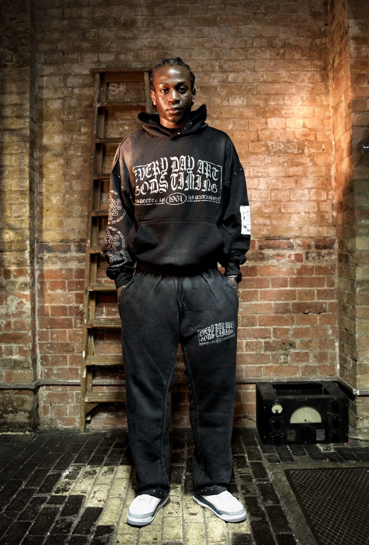 EDA OVERHEAD HOODIE BLACK